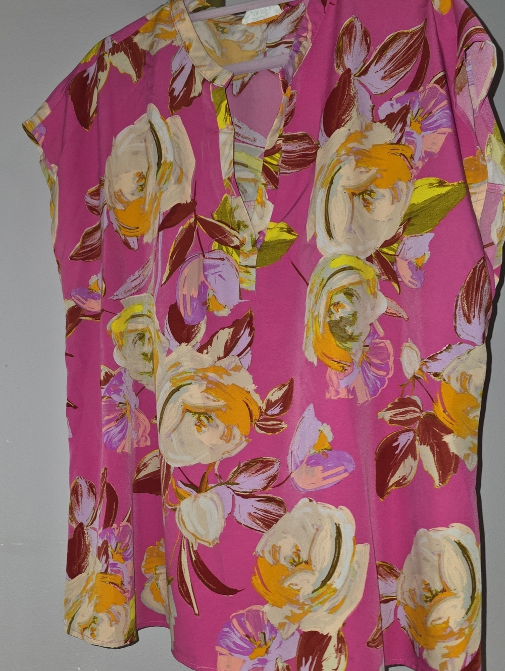 Women's Pink Floral Split-Neck Top 1xl